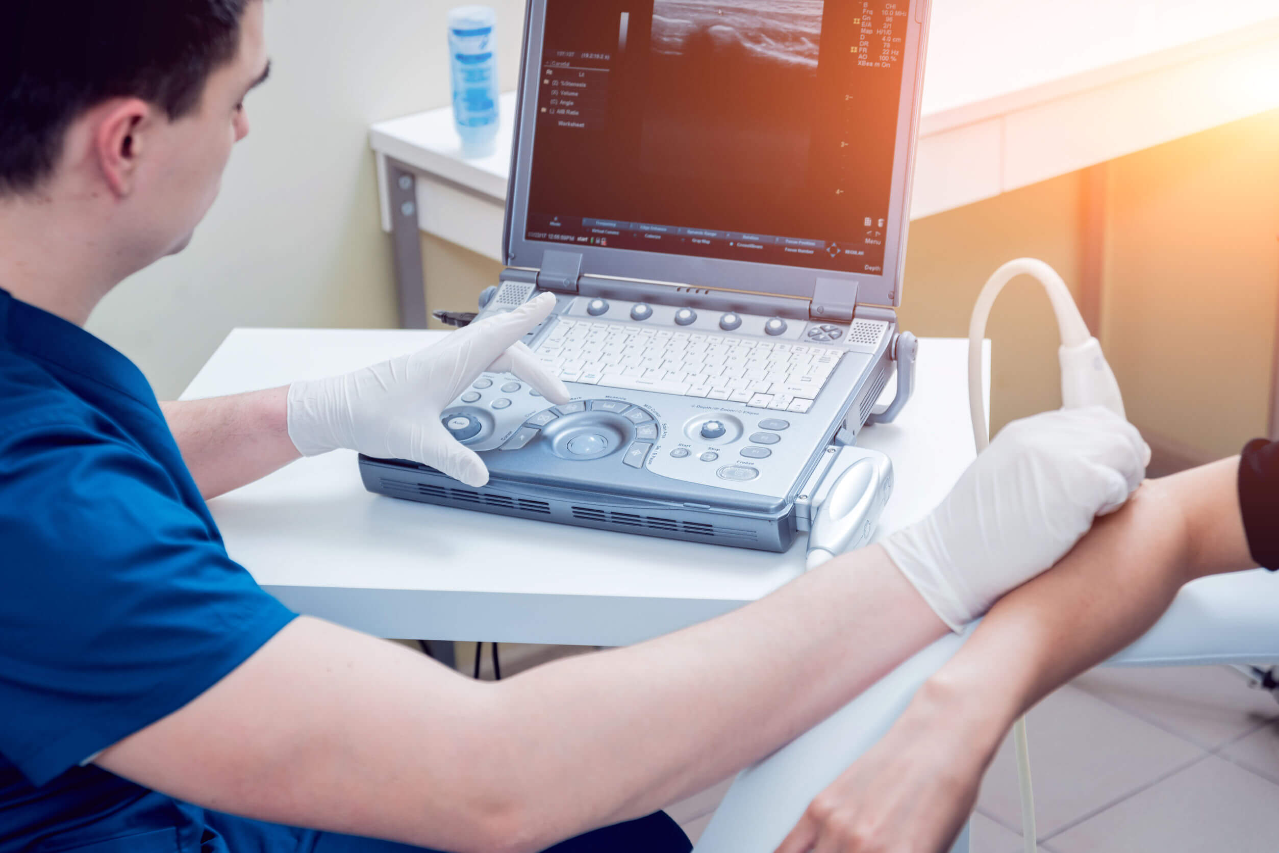 Patient with orthopedist doctor in his office.